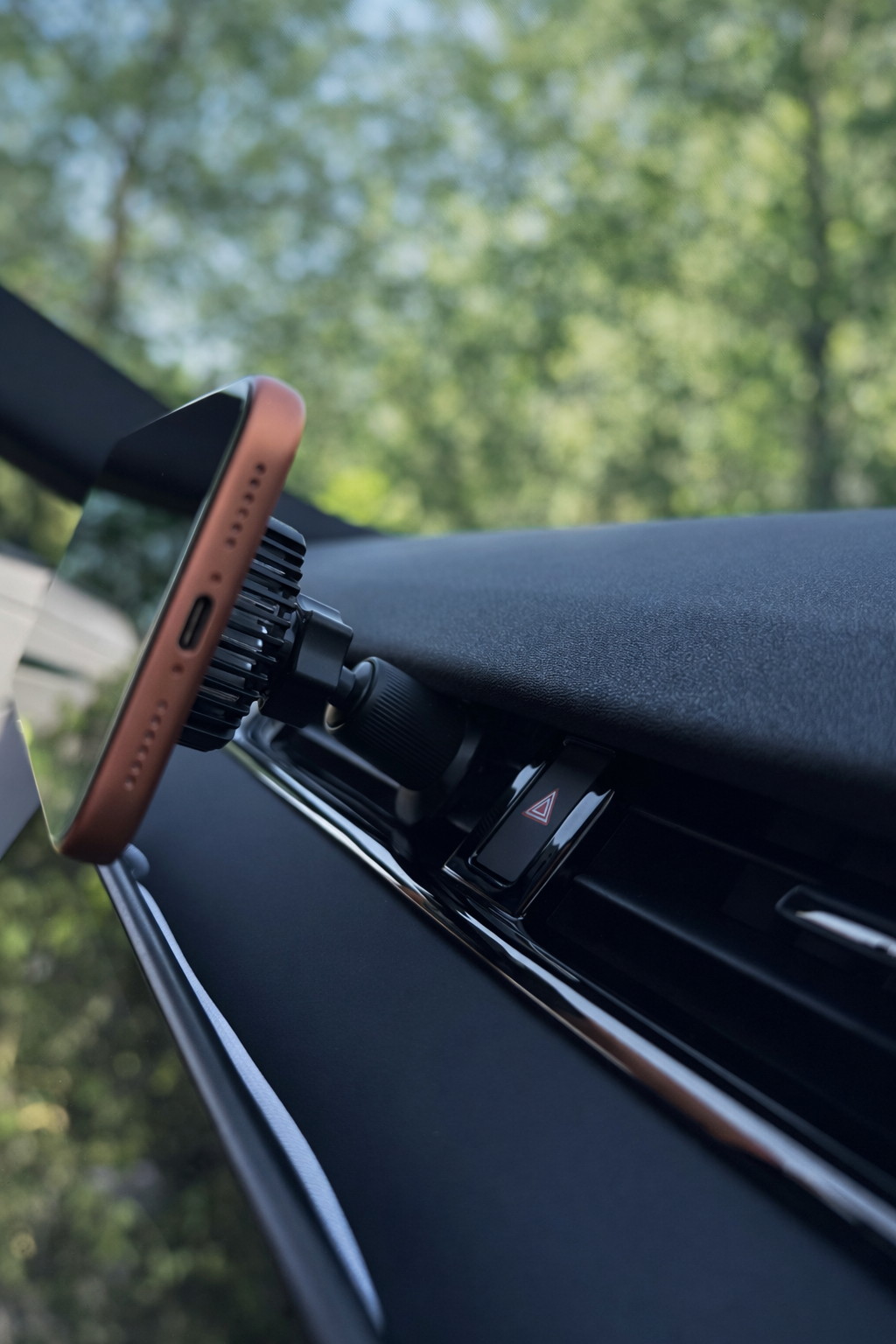 Mountix MagCool - Magnetic Cooling Phone Mount